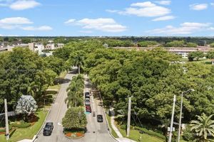 9520 S HOLLYBROOK LAKE DR 204, PEMBROKE PINES, FL