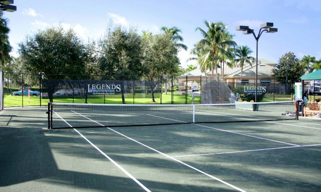 6 Lighted Har-Tru Tennis Courts