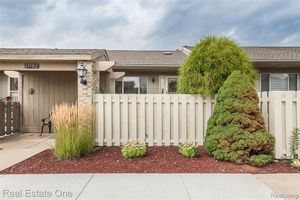 61702 WILLIAMSBURG DR UNIT 2, SOUTH LYON, MI