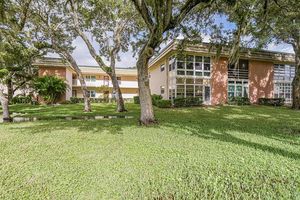 6 VISTA GARDENS TRL 201, VERO BEACH, FL