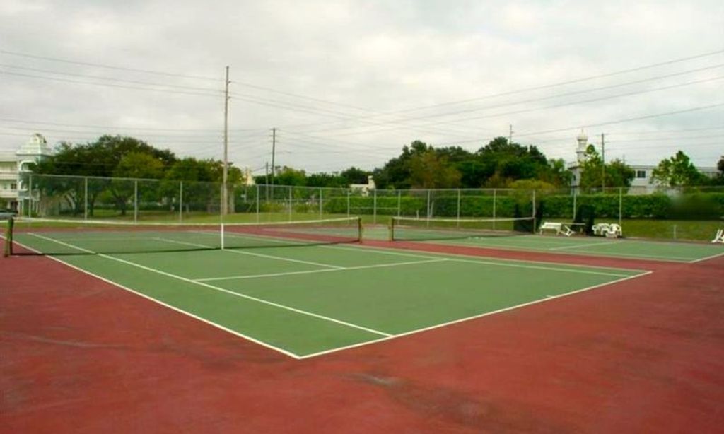 4 Tennis Courts