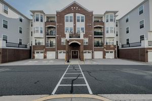 9202 CHARLESTON DR 405, MANASSAS, VA