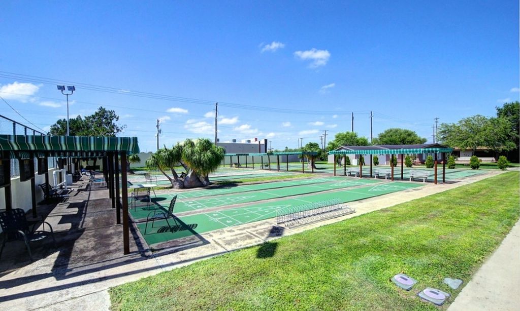 7 Shuffleboard Courts