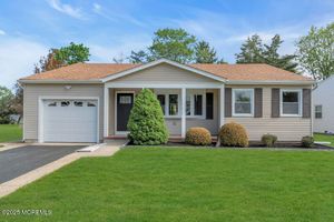 10 NORFOLK DR, TOMS RIVER, NJ