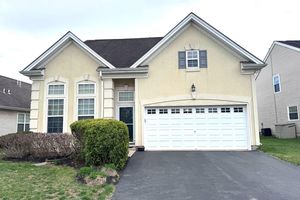 4 PINE HILL CT, DAYTON, NJ