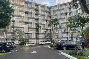 20500 W COUNTRY CLUB DR APT 117, AVENTURA, FL