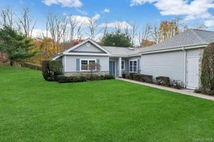 509 OAK BLUFF CT, MORICHES, NY