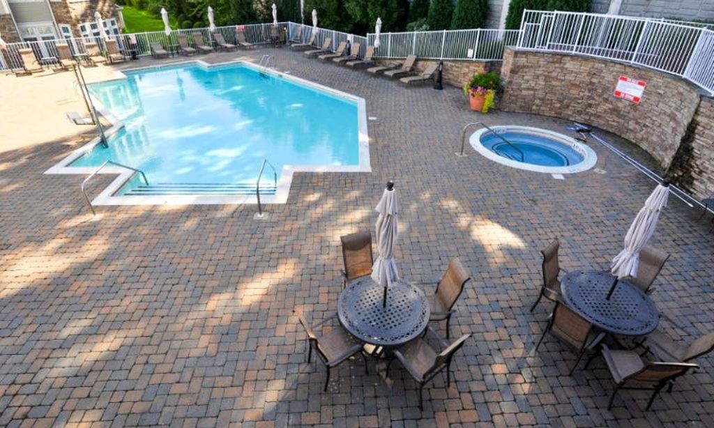 Outdoor Pool & Spa