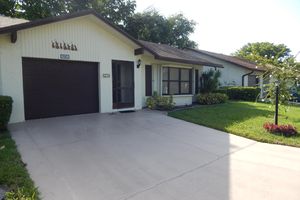 6239 LAKEMONT CIR, GREENACRES, FL