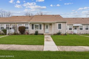 120 MUHLEN PLATZ D, FREEHOLD, NJ