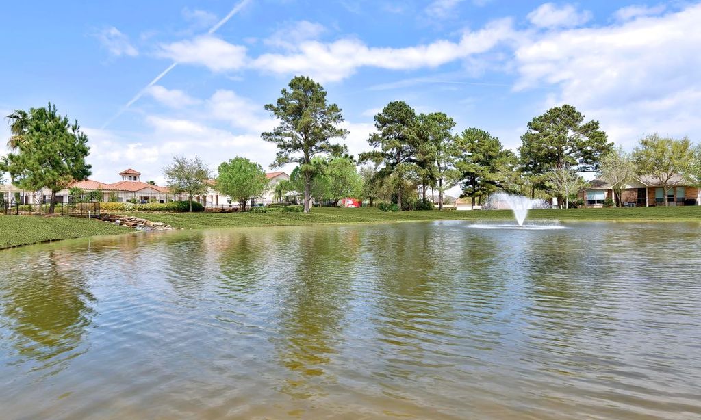 11-Acre Lake