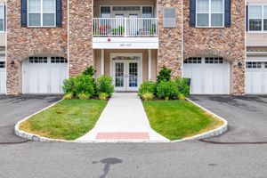 605 BROOKSIDE CT # 605, NEWTOWN, CT