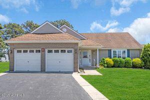 8 WYCOMBE CT, TOMS RIVER, NJ