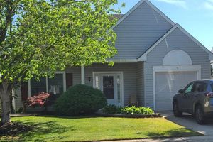 16 LANTERN LN, COLUMBUS, NJ