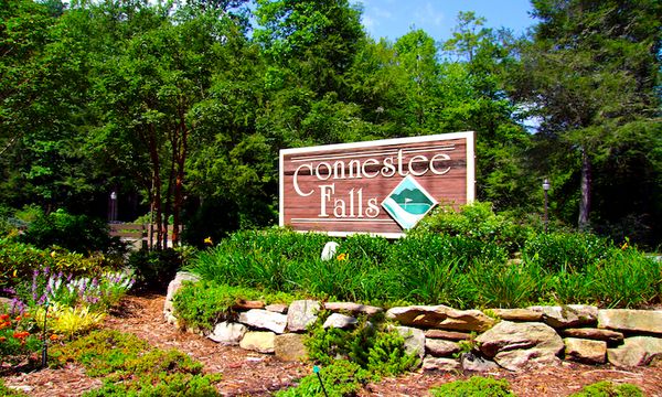 Connestee Falls | Brevard, NC Retirement Communities | 55places