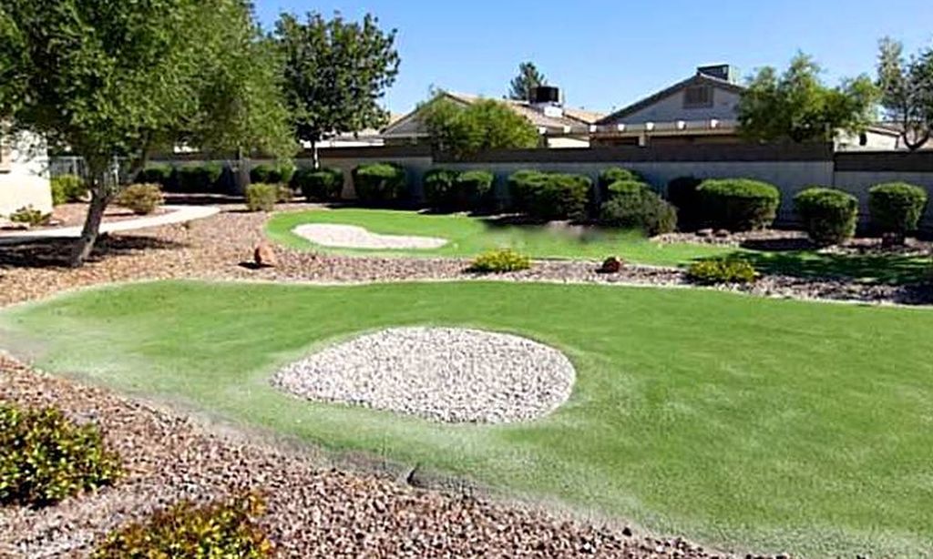18-Hole Putting Green