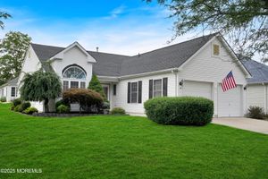 8 N BAKER DR, JACKSON, NJ