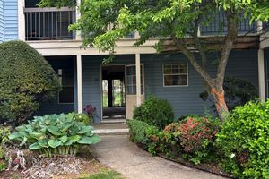 8 BENJAMIN FRANKLIN DR DR 8E, MONROE, NJ