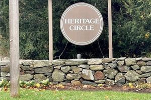 20 HERITAGE CIR B, SOUTHBURY, CT