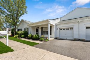 27 GREYLAWN DR, LAKEWOOD, NJ