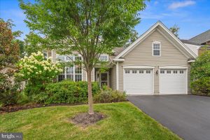 14 HARDWICK DR, KENDALL PARK, NJ