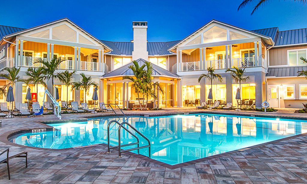 Resort-Style Outdoor Swimming Pool