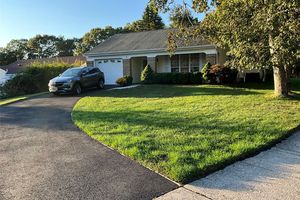 2 KINGSTON DR, RIDGE, NY