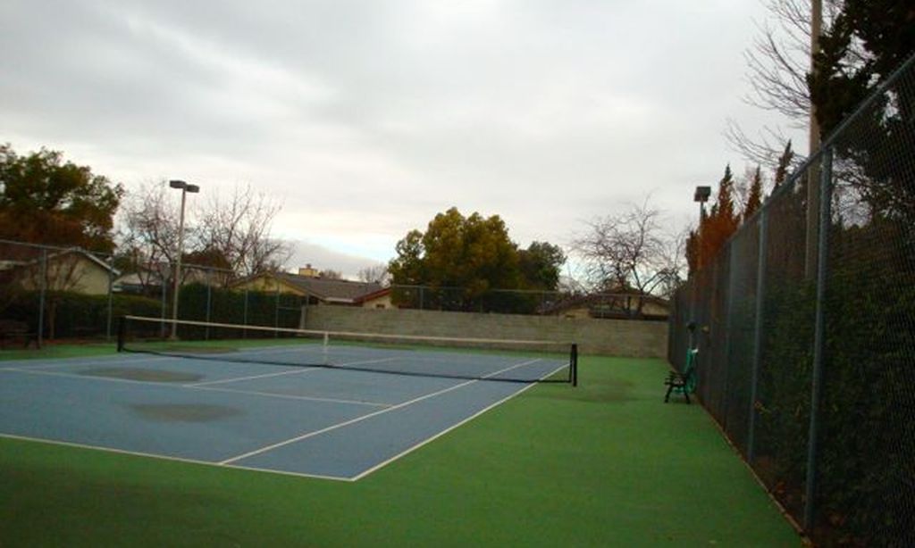 2 Tennis Courts