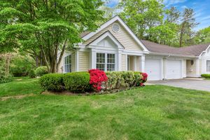 71 GLEN DR, RIDGE, NY
