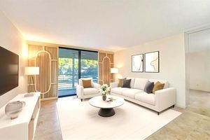 900 COLONY POINT CIR APT 221, PEMBROKE PINES, FL