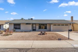 11643 S IROQUOIS DR, PHOENIX, AZ