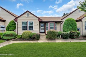27 BENJAMIN FRANKLIN DR B, MONROE, NJ