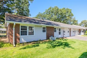 25 TRENT CT D, RIDGE, NY