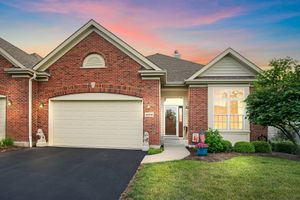 4100 COYOTE LAKES CIR, LAKE IN THE HILLS, IL