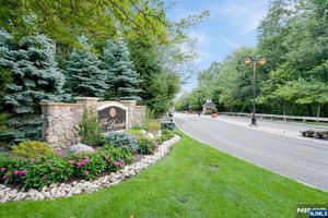 1202 POINTE GATE DR, LIVINGSTON, NJ