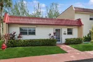 240 LAKE FRANCES DR, WEST PALM BEACH, FL