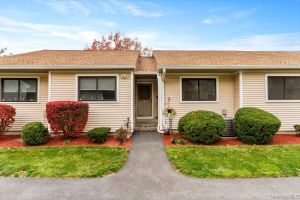 99 MOLLY PITCHER LN B, YORKTOWN HEIGHTS, NY