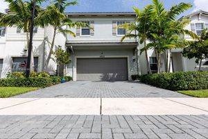 4923 NW 48TH AVE, TAMARAC, FL