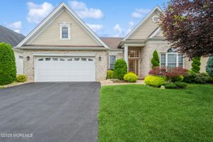 4 LONG COVE DR, MONROE, NJ