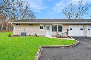 380 WOODBRIDGE DR D, RIDGE, NY