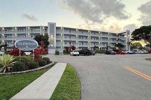 2009 ISLEWOOD D # 2009, DEERFIELD BEACH, FL