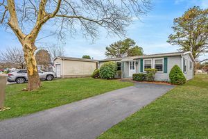 22 LIMETREE DR, MANORVILLE, NY