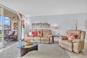 9800 N HOLLYBROOK LAKE DR 210, PEMBROKE PINES, FL