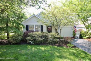2 WINDING RIVER RD, LAKEWOOD, NJ