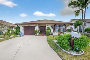 6119 PEACHTREE LN, GREENACRES, FL