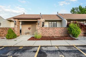25110 HERITAGE CT # 2, SOUTH LYON, MI