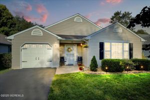 100 SLEEPY HOLLOW DR, BRICK, NJ