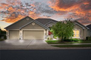 8065 BRIDGEPORT BAY CIR, MOUNT DORA, FL