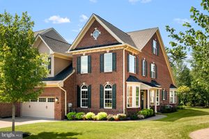 17 RITTENHOUSE CIR, NEWTOWN, PA