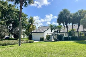 14 WINDSOR LN, BOYNTON BEACH, FL